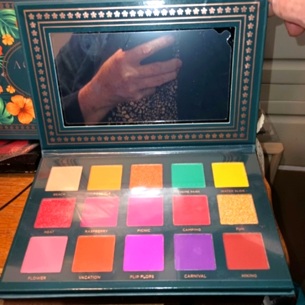 Ace Beauté Nostalgia Eyeshadow Palette